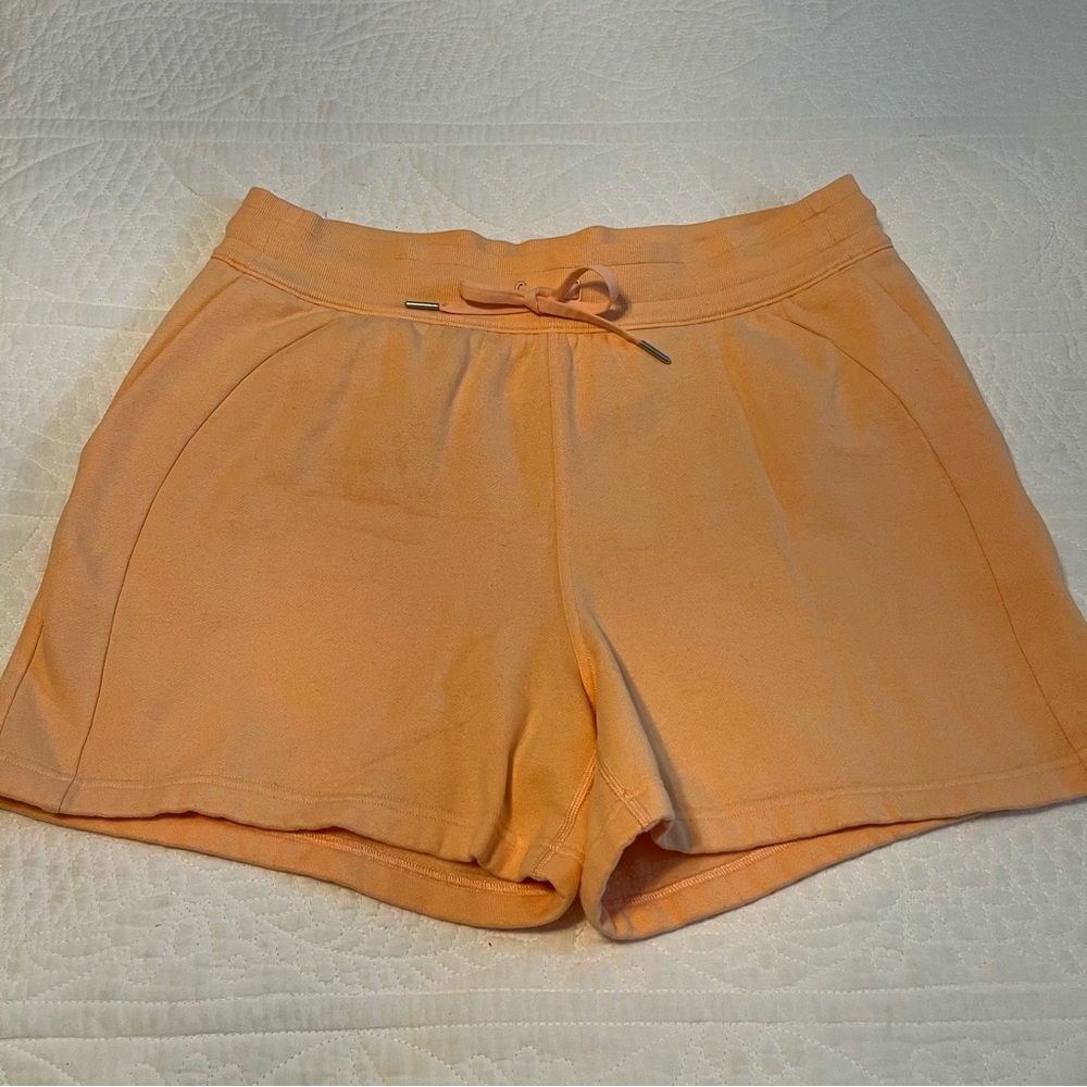 LULULEMON Scuba High-Rise Short 5". Peach Bellini.
Size 14 - Picture 2 of 6